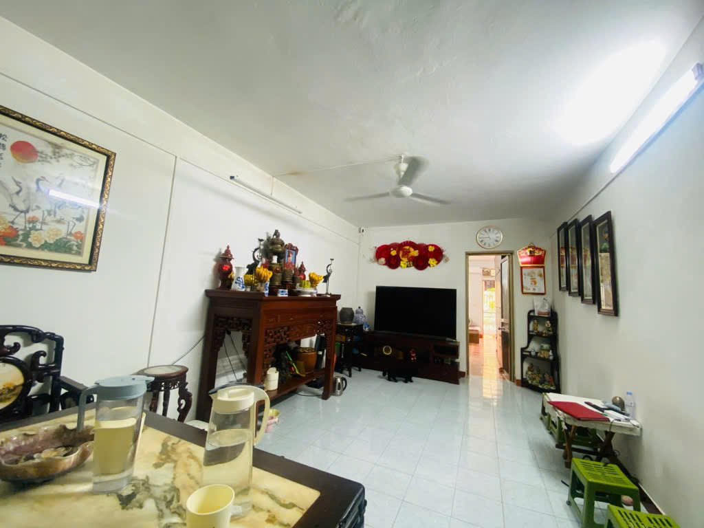 Cần bán  gấp căn nhà Nguyễn Trãi, Quận Thanh Xuân , DT 80M2, Tầng 4 , MT4m, Dài 20m, Gía 4,3 tỷ.